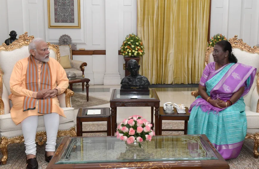 प्रधानमंत्री मोदी ने राष्ट्रपति द्रौपदी मुर्मू से की मुलाकात, दी दीवाली की शुभकामनाएं